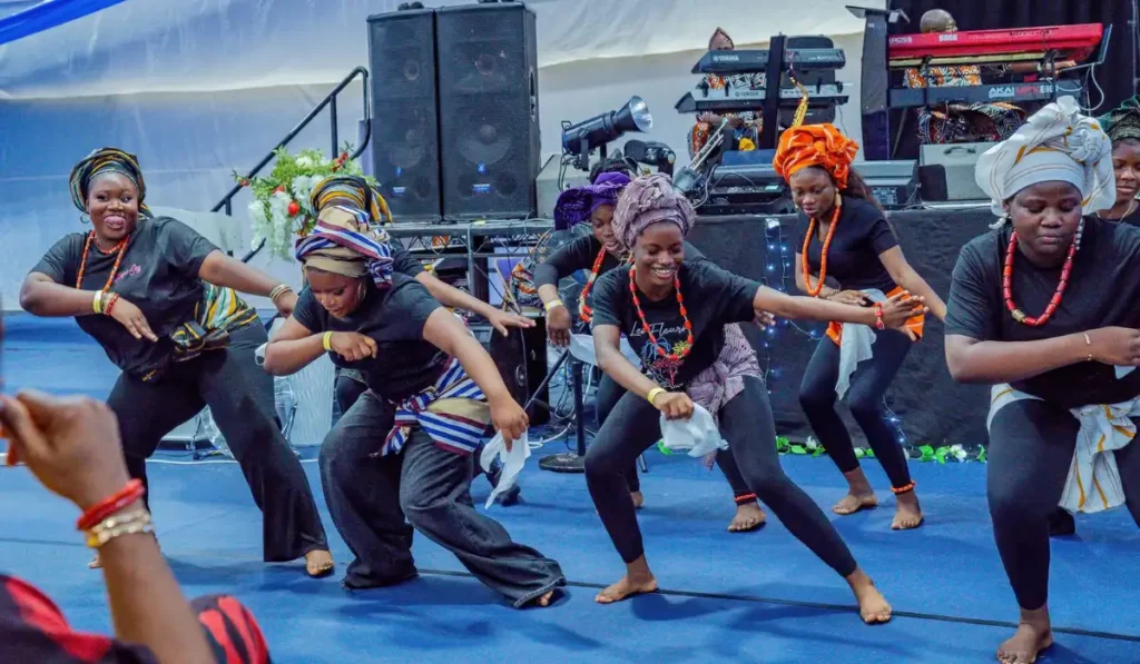 african praise event dancers